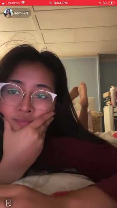 Can&rsquo;t stop looking at her soles