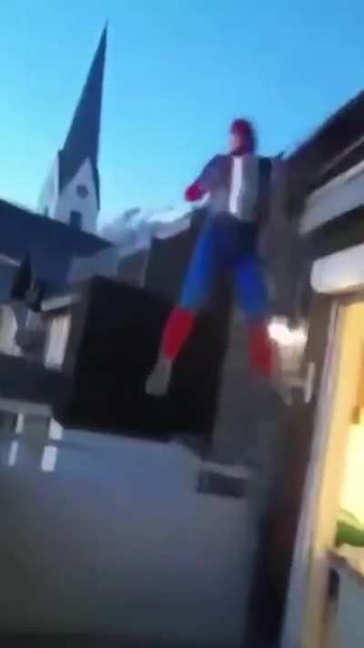 👱🏼&zwj;♂️🕷