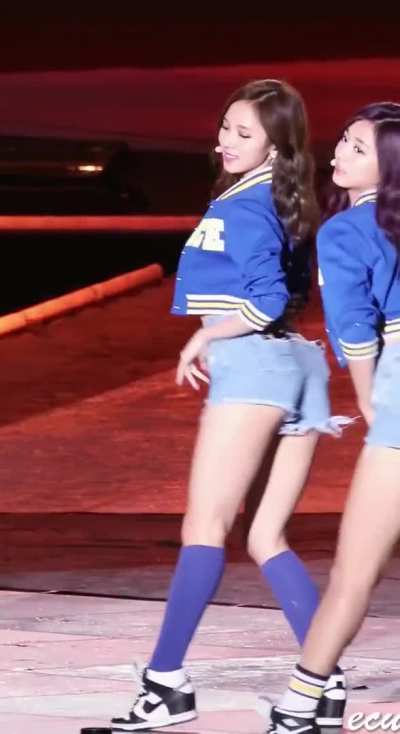 Mina - jean shorts, blue jacket