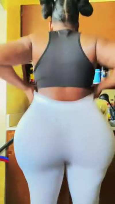 With the exception of five girls, there&rsquo;s no way natural asses are better than BBLs!