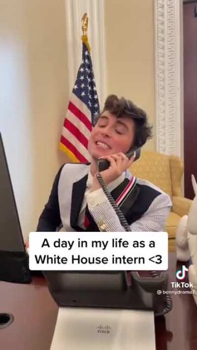 Day in the life of the White House intern!