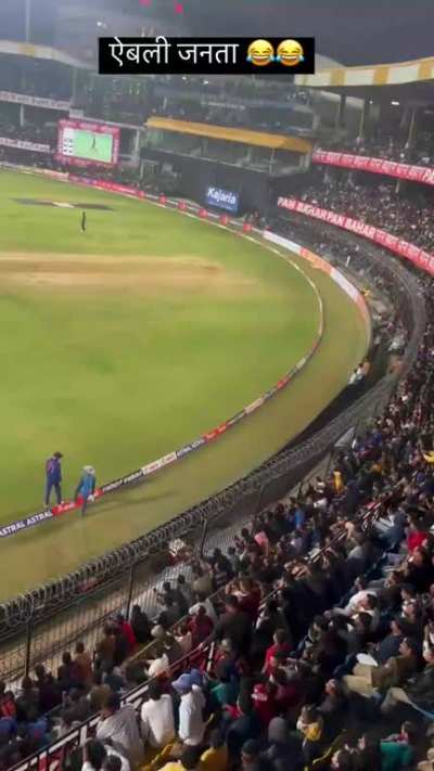 Indore crowd teasing the hell out of Gill 💀