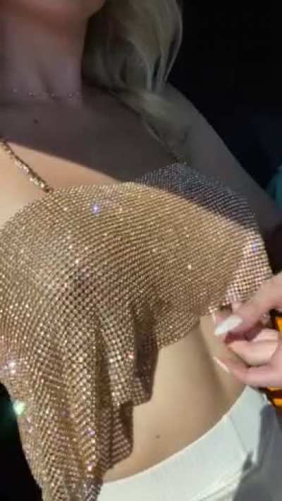 On my way to a concert and wanted to show you my top&hellip; and my titties!👻[ olivya_7080]