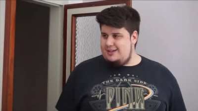 Veggiuro che &egrave; l'ultimo che faccio ( e si, c'entra con r/iNoobchannel andatevi a vedere il video di tris con dlarzz)