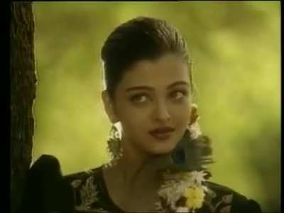 Sonali bendre &amp;amp; Aishwarya rai in An old advertisement from the 1990s, for a clothing brand named 'Radha'