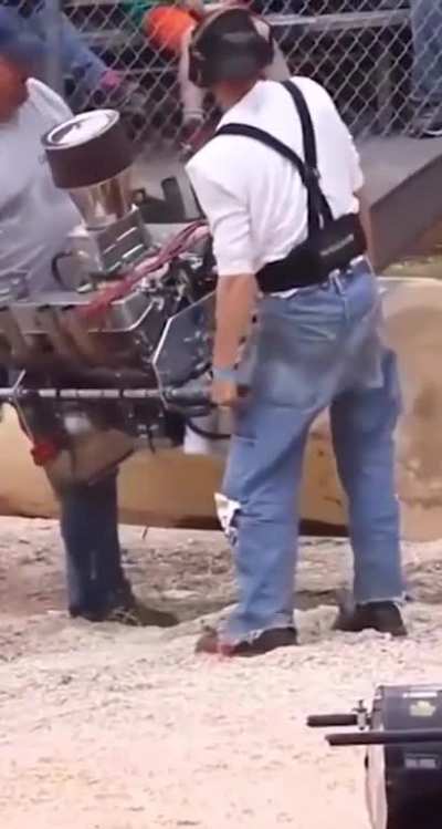 2 guys saw a massive tree trunk in a matter of seconds with an insane V8 powered Chainsaw