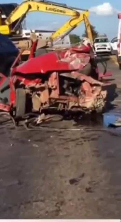 &ldquo;Let's go kill ourselves Camille?&rdquo; &lsquo;Mon&rsquo; commits suicide by throwing the car to a heavy truck with her daughter and record a video for the father beforehand. The kid survived.