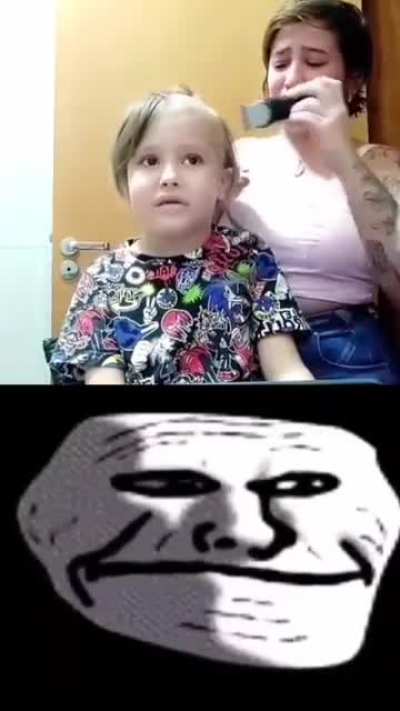 (Renam vc disse que venceu o cancer certo, mas esta crian&ccedil;a perdeu o cancer.) Por cornografista.
