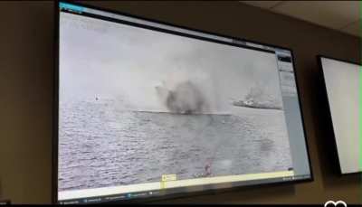 Video of the US Navy Growler crashing into the San Diego Bay (2/12/25)