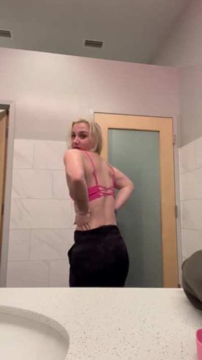 After a long cardio session all I want to do is get naked at cum [Gif]