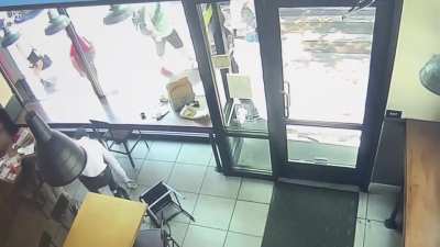 Man tries to steal a phone at Taco bell