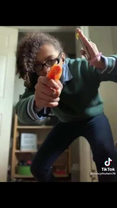 Recreating her kids&rsquo; pictures
