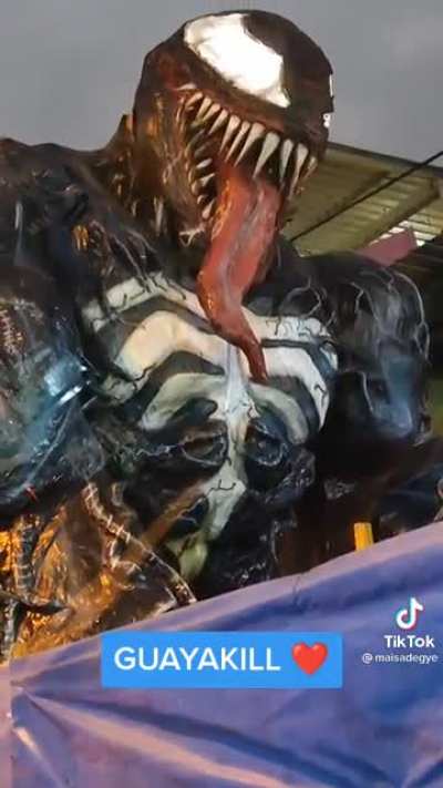 New Years tradition in Ecuador: citizens would create cardboard and paper figures of trending topics and sell them during New Year&rsquo;s Eve. They&rsquo;d then set them on fire at 00:00 am to greet the new year and bury the old one (video&rsquo;s not mine).