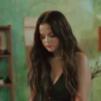 Selena Gomez in her new music video