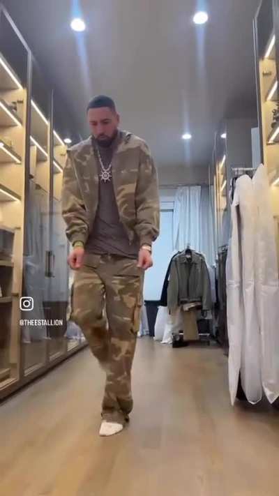 Megan styling Klay 😂🤍