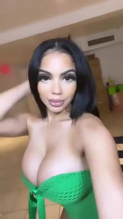 Bebesita in green