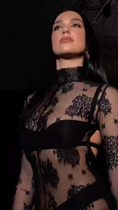 Who else loves Goddess Dua Lipa