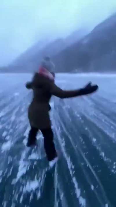 This spectacular frozen lake in Canada