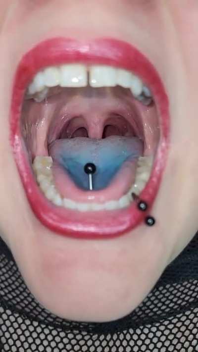 Blue tongue. 😘