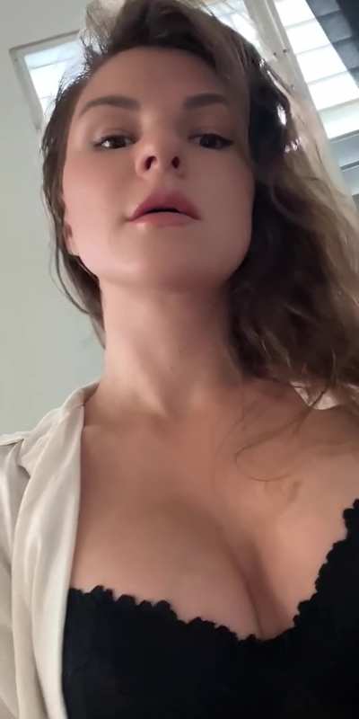 tfw you&rsquo;re very single and have no one to send nudes to so you make a Reddit account because someone should see you naked
