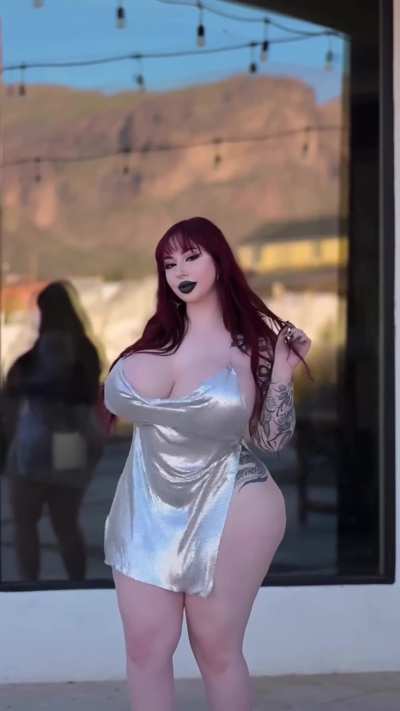 She just looking perfect in that tiny dress 🩷