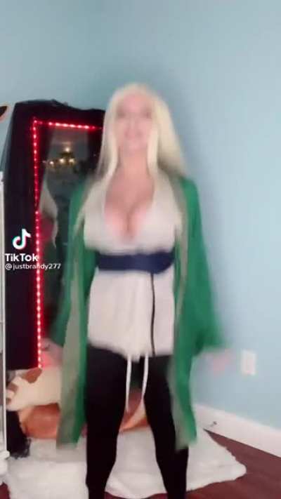 If Tsunades' breasts were an actually realistic size