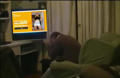 O pé...