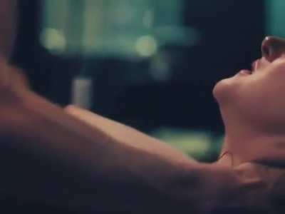 Shailene Woodley has great suckable tits.