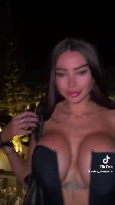 @miss_alenastar