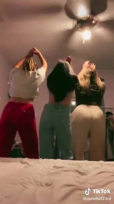The girl on the right😳😛