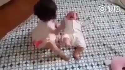 Poor babbi. (Not my video, possibly a repost?)