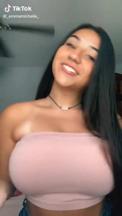 holy fuck those look at those puppies 🍒🍆💦
