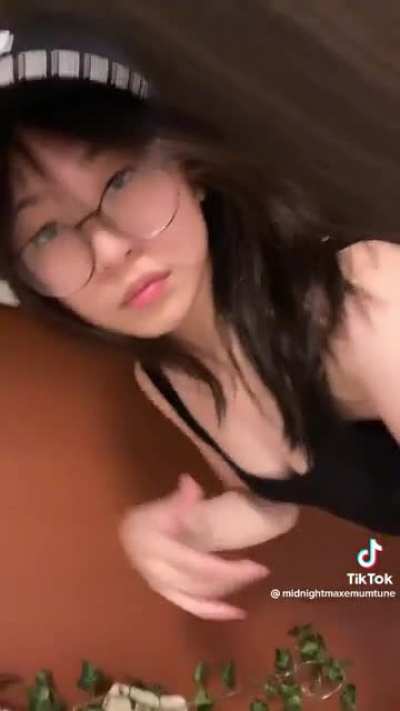 she&rsquo;s a horny girl
