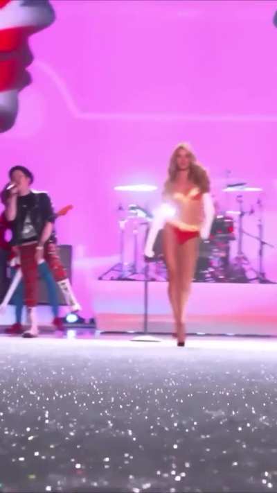 Candice Swanepoel at the VSFS 2013