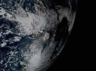 How violent volcano eruption looks from space (Hunga Tonga, 2022-01-15)