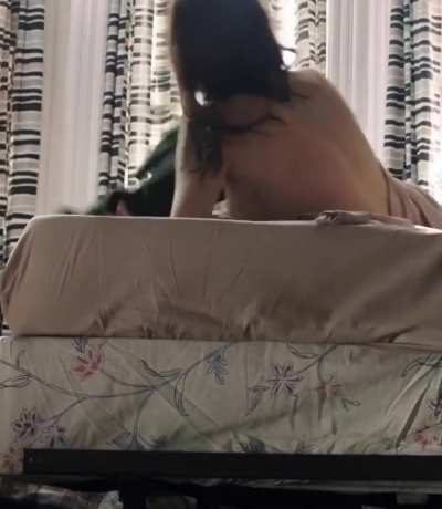 Alexandra Daddario's tits are so big you can see the jiggle from the back in 