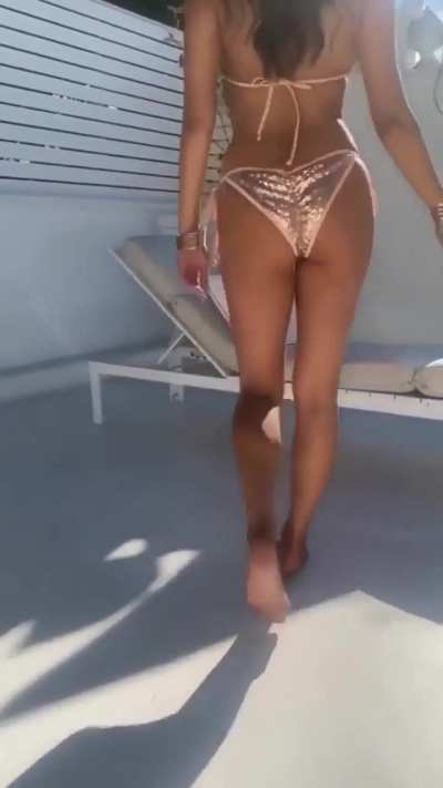 Christen Harper&rsquo;s body is hypnotizing