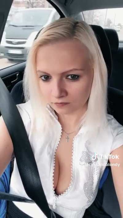 cuteandblondy