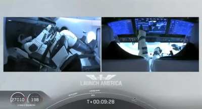 Fato interessante: NUNCA conseguem capturar o MOMENTO EXATO em que o primeiro est&aacute;gio da SpaceX pousa. Hm... INTERESSANTE...