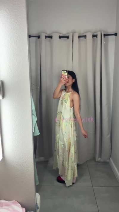 It&rsquo;s that time of the year to get a new &aacute;o d&agrave;i (or two). Which ones do you think looks best on me?