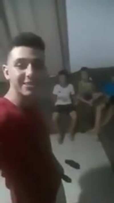 quem t&aacute; feliz d&aacute; um grito
