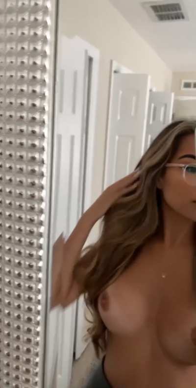 Luz Luna nude titties