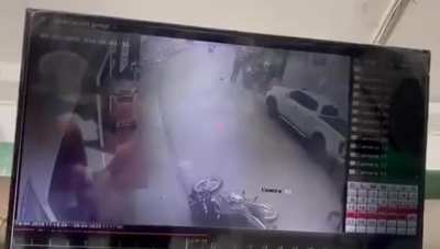 Another angle on the FARC attack in Valle del Cauca, Colombia. Two police officers were injured. April 25 2025
