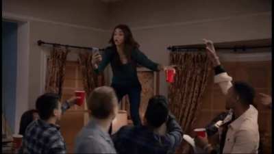 "Modern Family the best antidepressivum 🥳 - 🎵🎶 Sound on"