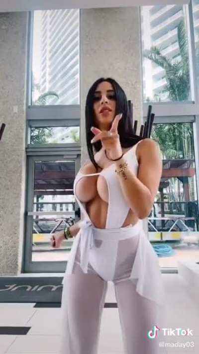I&rsquo;ve officially found the hottest girl on TikTok 😳