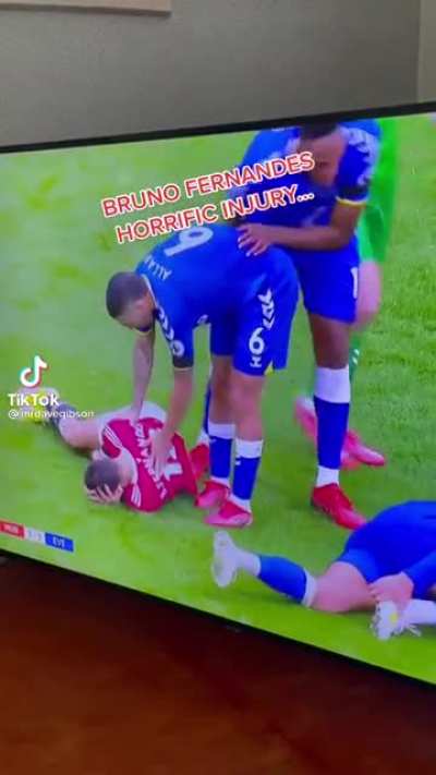 Cannot believe United didn&rsquo;t get a pen for this &ldquo;horrific&rdquo; challenge.