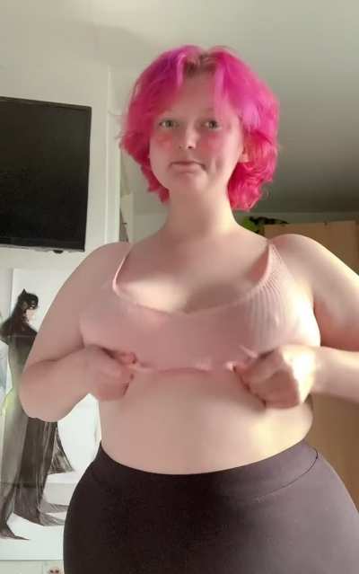 bouncy bouncy boobies 😳