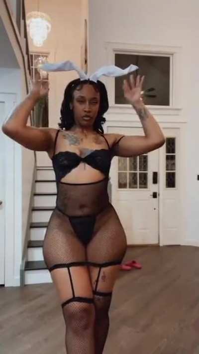 b33