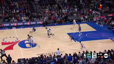 [Highlight] James Harden caps off the 13-0 run and ties the game for the 76ers in the 4th quarter with the cherry picked lay up