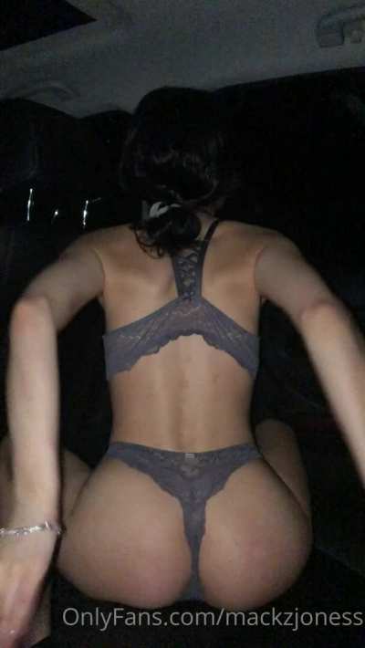 She is too horny to handle😋😋more of her given below